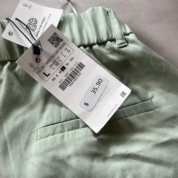 Zara High Waist Green Pleated Shorts - Picture 3 of 3